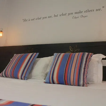 Art'otel לינה וארוחת בוקר 4*
