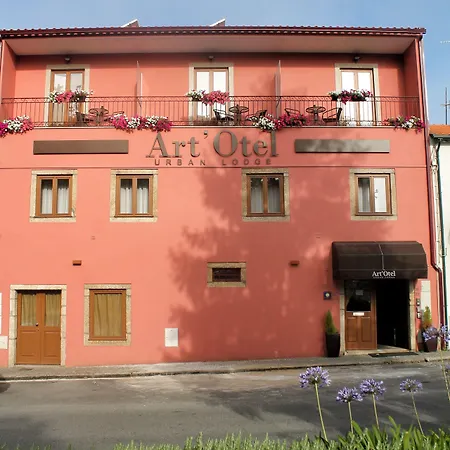 Art'otel לינה וארוחת בוקר