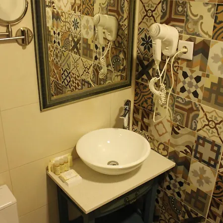 לינה וארוחת בוקר Art'otel