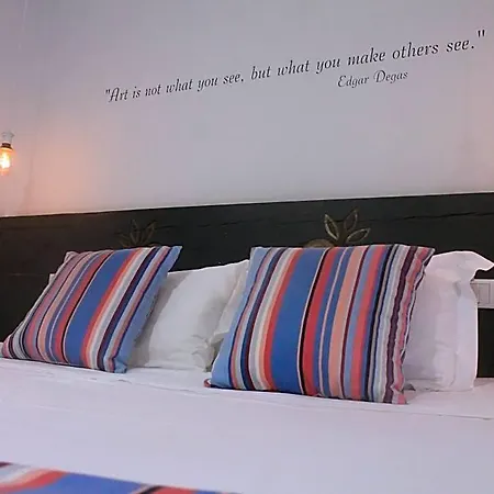 فندق مبيت وإفطار Art'otel 4*