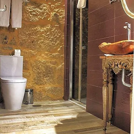 فندق مبيت وإفطار Art'otel 4*