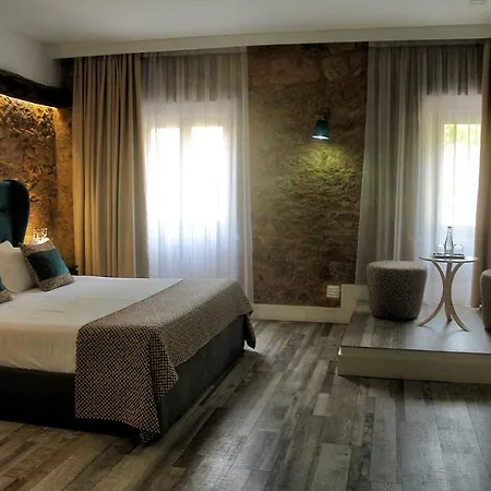 Art'otel לינה וארוחת בוקר 4*